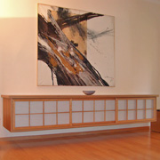 Schwebend: Sideboard mit Shoji-Schiebetüren (Foto: Cornelius Schmidt Planung & Energie GmbH)